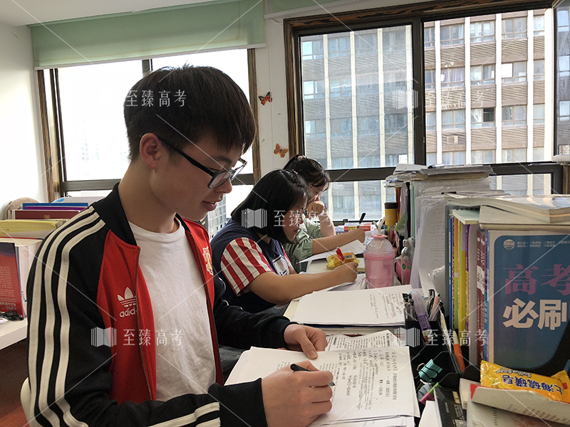 武汉艺术生正在上英语课